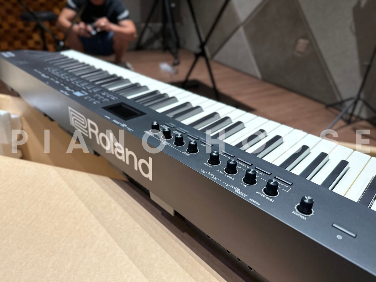 ROLAND RD-88 (USED) - Góc nhìn thực tế 6